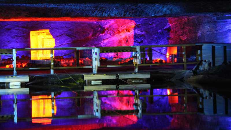 Salzsee im Salzbergwerk