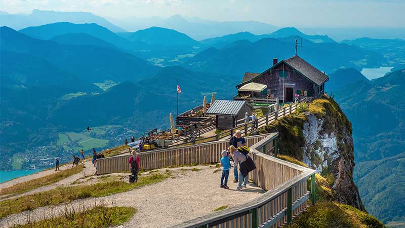 Panorama-Blick weit ins Salzkammergut hinein.